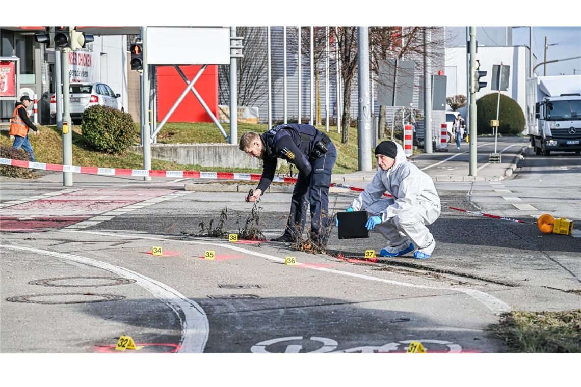 Nach dem Messerangriff in einem Ulmer Einkaufszentrum ist der Zustand des schwer verletzten Opfers immer noch kritisch. (Archivbild)