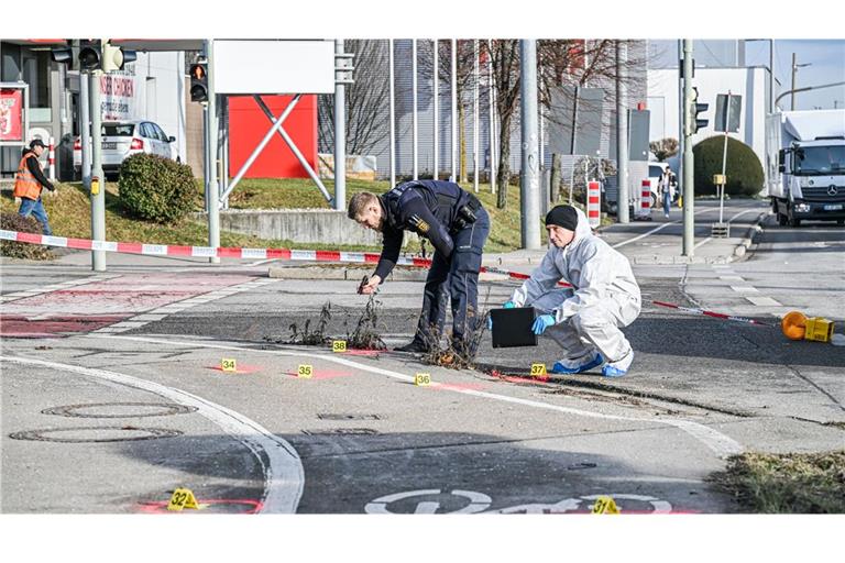 Nach dem Messerangriff in einem Ulmer Einkaufszentrum ist der Zustand des schwer verletzten Opfers immer noch kritisch. (Archivbild)