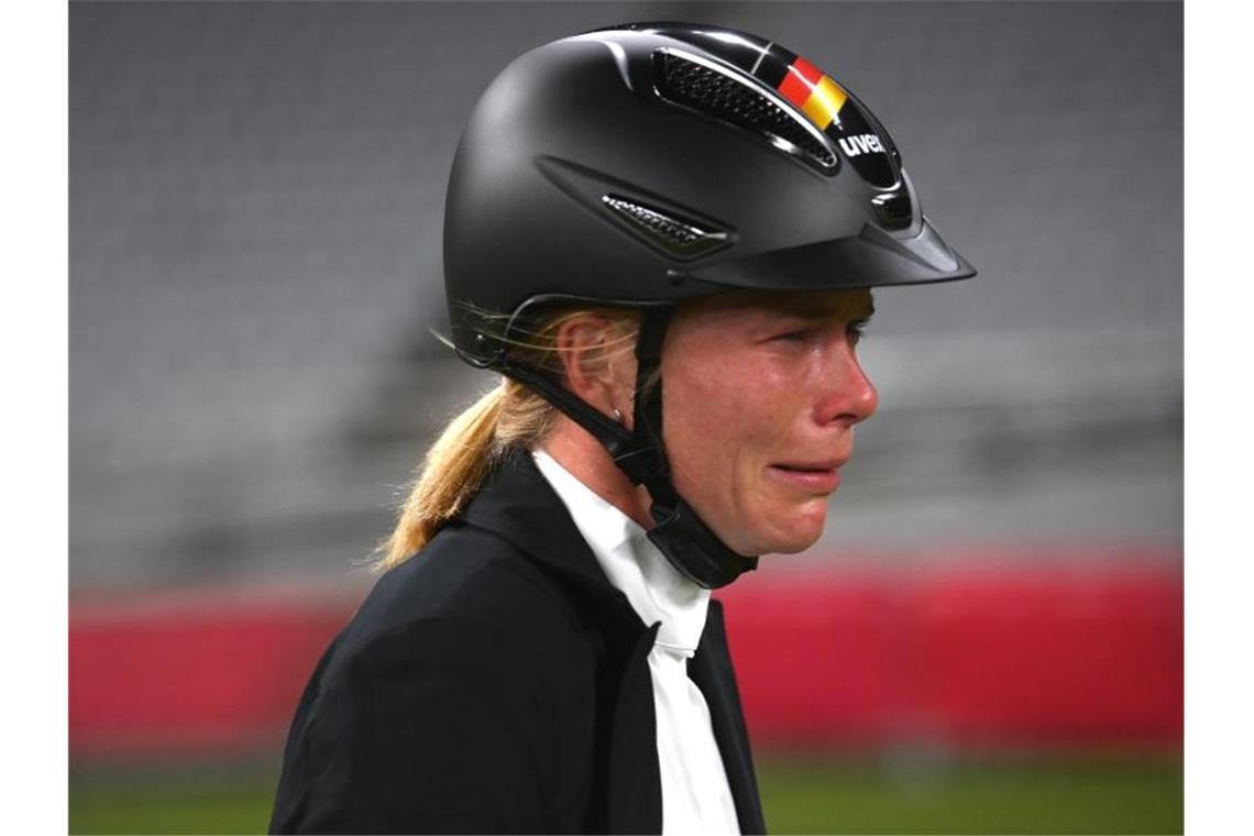 Ratlosigkeit und Überforderung: Reit-Drama um Fünfkämpferin Nach dem Reiten kann Schleu ihre Enttäuschung nicht verbergen. Foto: Marijan Murat/dpa