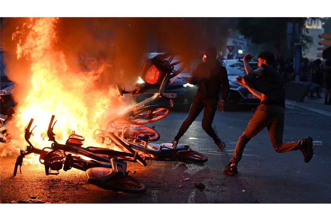 Nach dem Sieg von Paris Saint-Germain ist es in Paris zu Festnahmen und Zwischenfällen gekommen.