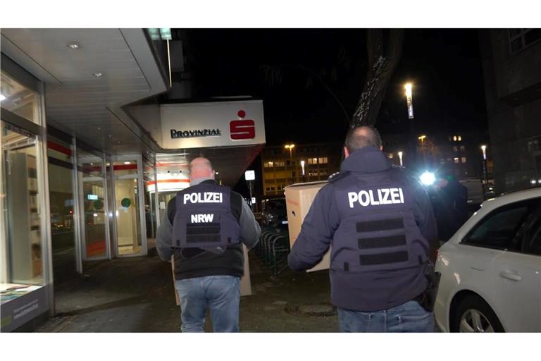 Nach dem spektakulären Sparkassen-Einbruch in Gelsenkirchen versuchen Trittbrettfahrer, mit Betrugsanrufen die Verunsicherung auszunutzen