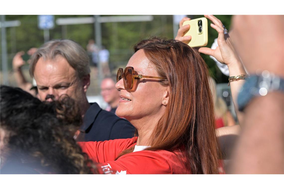 Nach dem Spiel bejubelt Andrea Berg die siegreiche SG Sonnenhof Großaspach.
