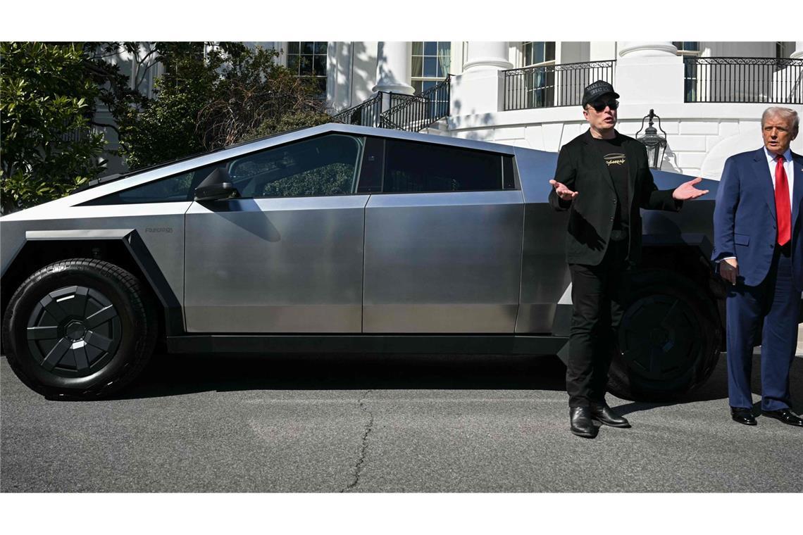 Wie der Cybertruck zum riesengroßen Reinfall wurde Nach dem Streit über das Steuergesetz ist Elon Musk der US-Präsident Donald Trump als Werbepartner weggebrochen.