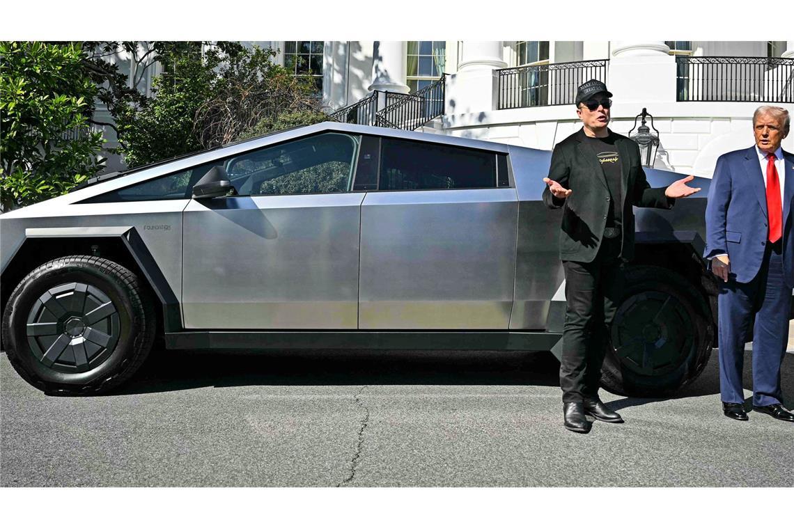 Wie der Cybertruck zum riesengroßen Reinfall wurde Nach dem Streit über das Steuergesetz ist Elon Musk der US-Präsident Donald Trump als Werbepartner weggebrochen.