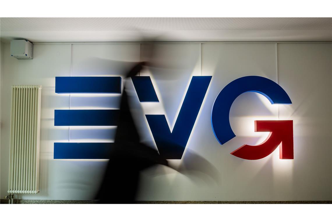 Nach dem tödlichen Angriff auf einen Zugbegleiter bei einer Ticketkontrolle in Rheinland-Pfalz ruft die Eisenbahn- und Verkehrsgewerkschaft (EVG) zu einer Schweigeminute auf. (Symbolbild)