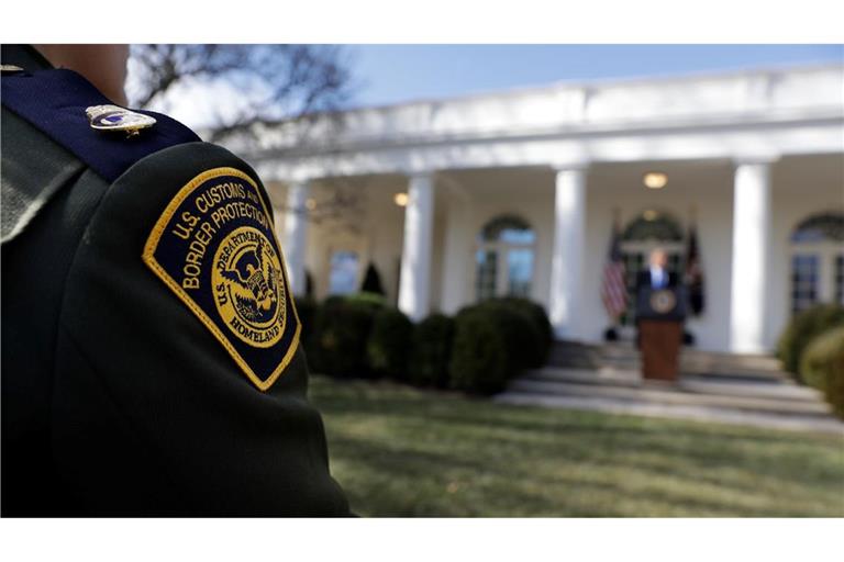 Nach dem ungeklärten Tod eines Migranten in Buffalo sieht sich das Heimatschutzministerium erneuter Kritik ausgesetzt.