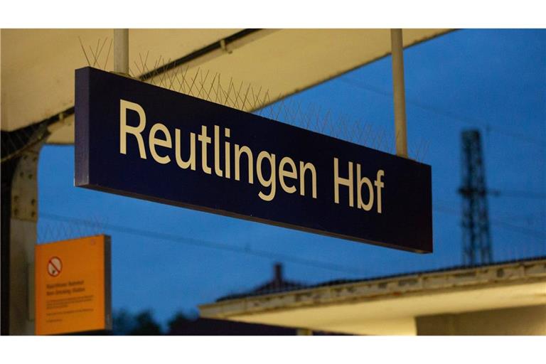 Nach dem Vorfall am Reutlinger Bahnhof ermittelt die Bundespolizei wegen des Verdachts des gefährlichen Eingriffs in den Bankverkehr.