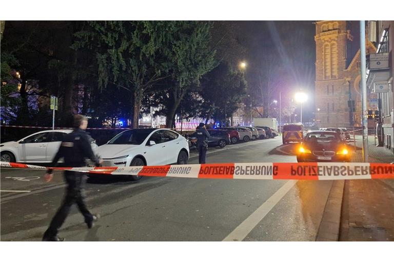 Nach dem Vorfall in der Gießener Innenstadt mit vier Verletzten hat die Polizei neue Ermittlungsergebnisse genannt.