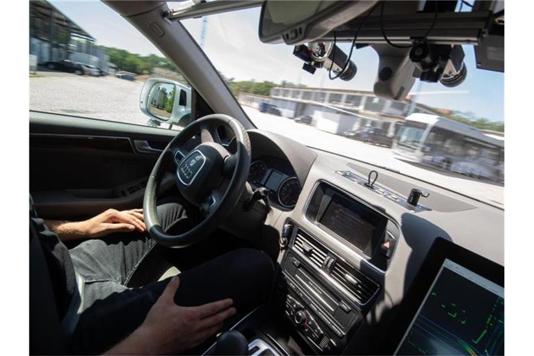 Nach dem Willen der Bundesregierung soll Deutschland weltweit Vorreiter beim autonomen Fahren werden. Foto: Marijan Murat/dpa