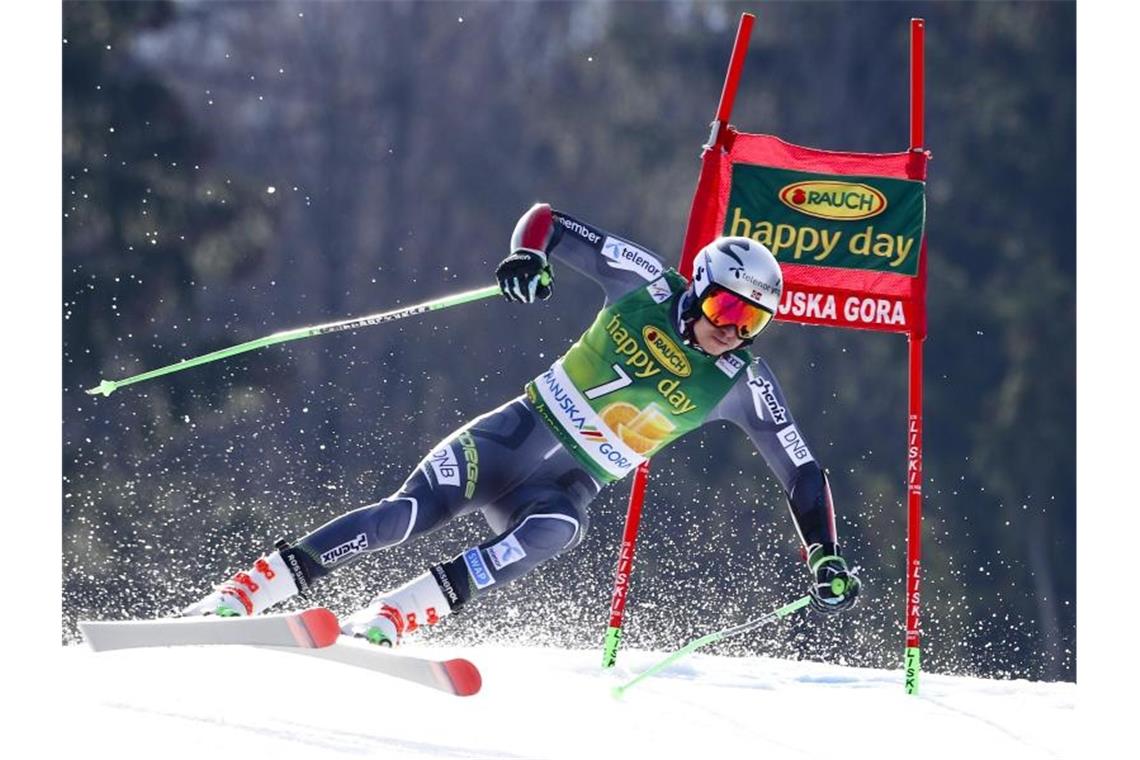 Ski-Saison wegen Coronavirus vorzeitig beendet Nach den Damen-Rennen in Are strich der Weltverband Fis auch die Wettkämpfe der Herren im slowenischen Kranjska Gora. Foto: Marco Trovati/AP/dpa
