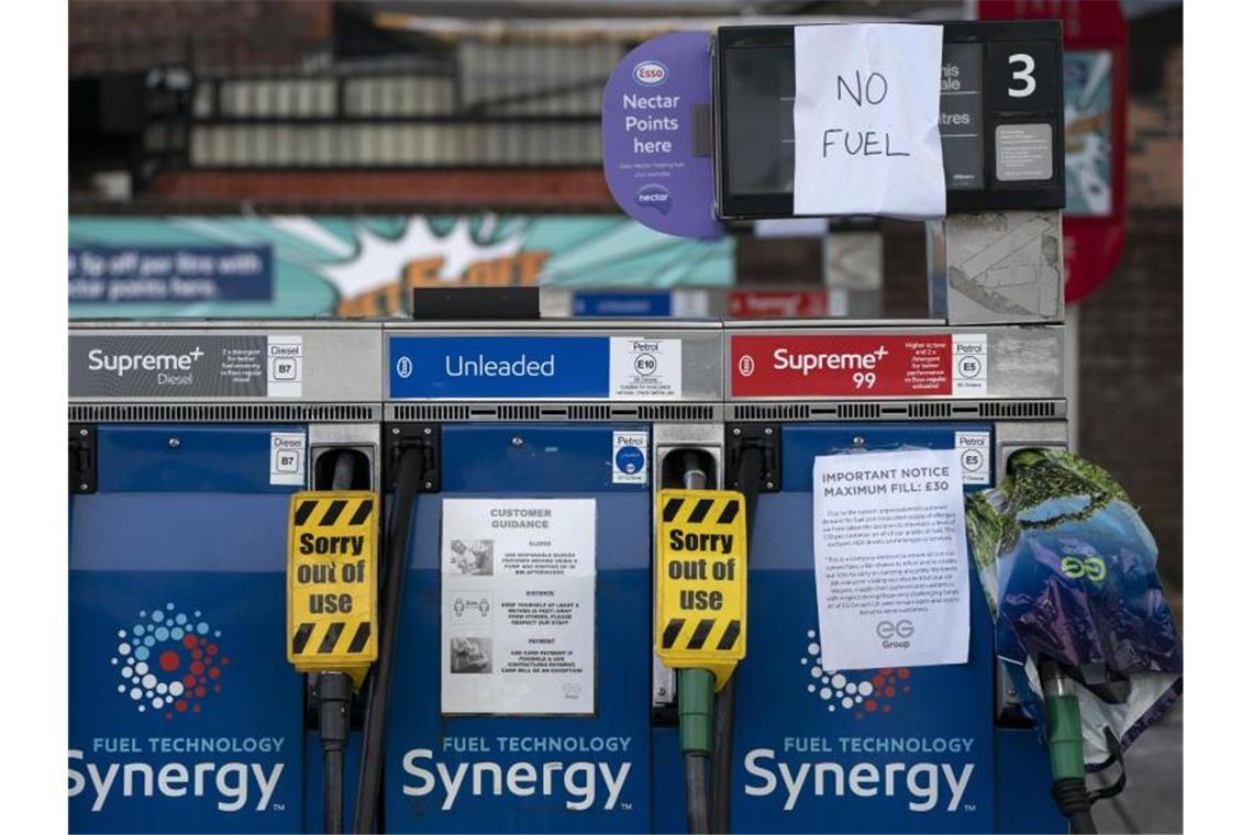 Kraftstoffversorgung an britischen Tankstellen wieder normal Nach den Engpässen vor wenigen Wochen sei die Versorgung an den britischen Tankstellen mit Kraftstoff wieder normal. (Archivbild). Foto: Jon Super/AP/dpa