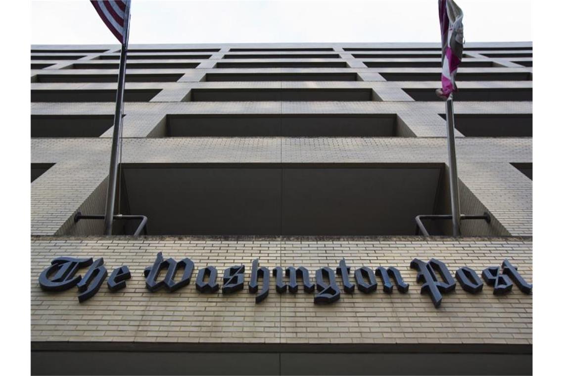 Weißes Haus: Trump-kritische Zeitungen nicht mehr abonnieren Nach den Faktencheckern der „Washington Post“ hat US-Präsident Trump in den ersten knapp 1000 Tagen im Amt 13.435 falsche oder irreführende Aussagen getätigt. Foto: Jim Lo Scalzo/EPA/dpa