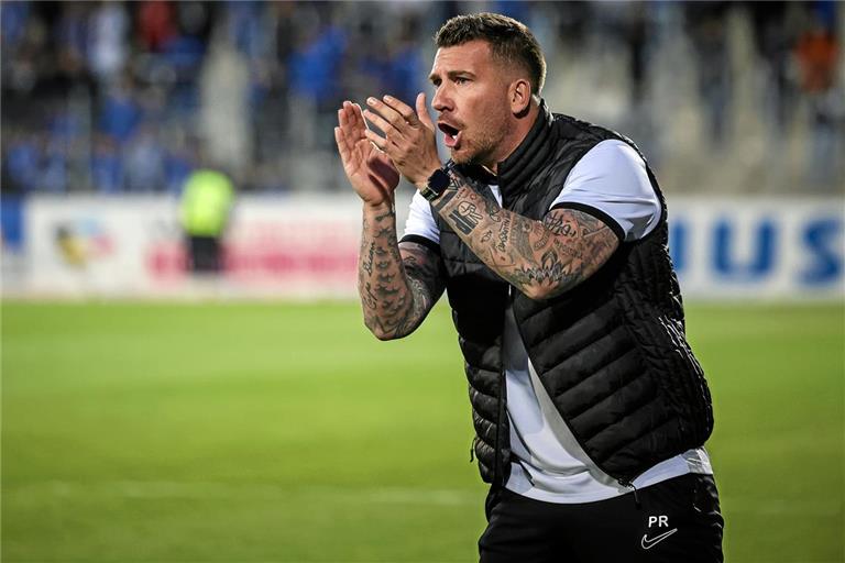 Nach den Meisterfeierlichkeiten möchte SG-Trainer Pascal Reinhardt wieder mehr Zug ins Training bringen. Foto: Alexander Becher