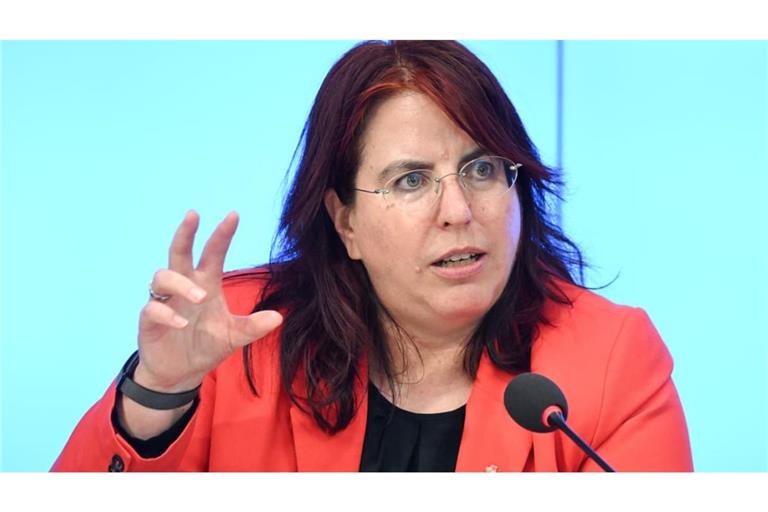 Nach den schlechten Pisa-Ergebnissen fordert die GEW-Landeschefin Monika Stein vor allem eines: Den Schulen müsse die Möglichkeit gegeben werden, die Lernlücken zu schließen.