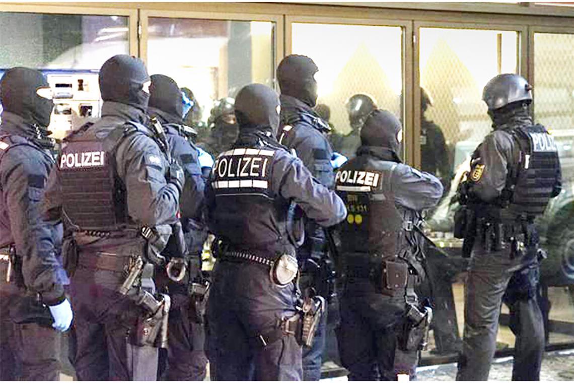 Über sieben Jahre Haft nach Attentat auf Bandenchef Nach den Schüssen vor einer Bar im März 2023 in Zuffenhausen hat das Landgericht sein Urteil gesprochen.