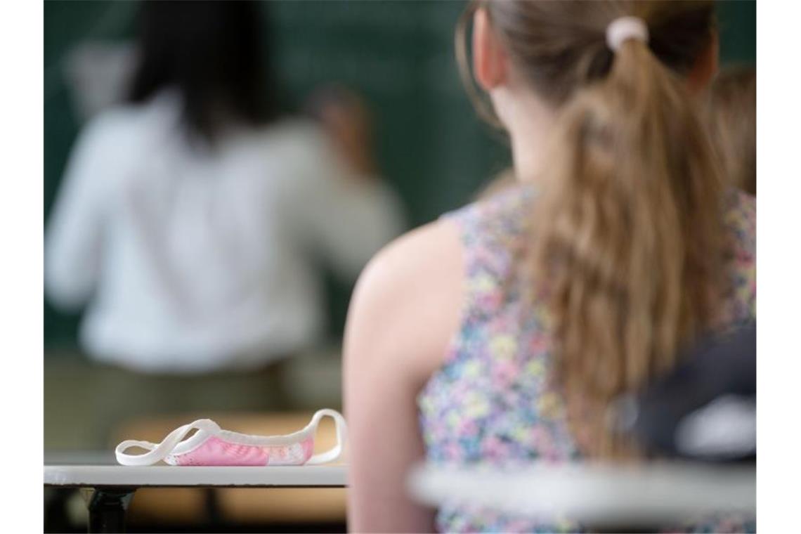 Im neuen Schuljahr fällt das Abstandsgebot in den Schulen Nach den Sommerferien sollen die Schüler wieder regulär unterrichtet werden - und zwar ohne Abstandsregeln. Foto: Marijan Murat/dpa/Archivbild