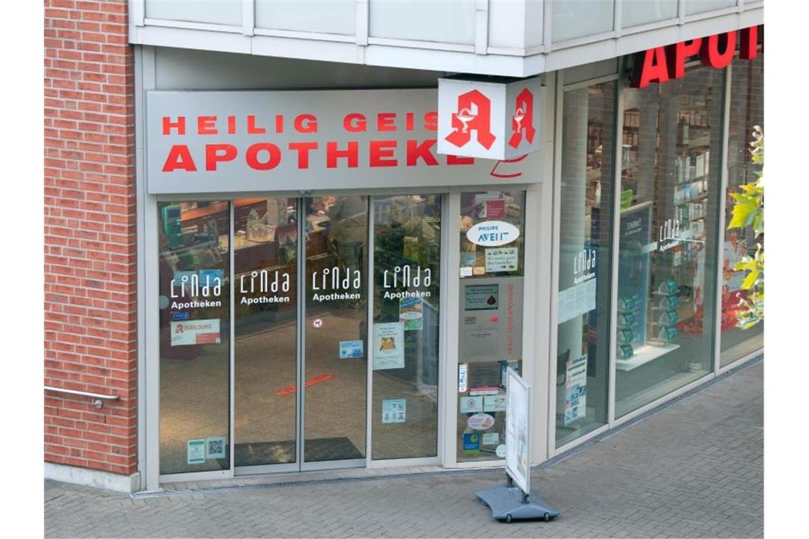 Nach Todesfällen: Behörden schließen drei Apotheken in Köln Nach den Todesfällen durch einen Giftstoff aus einer Kölner Apotheke ermittelt eine Mordkommission auf Hochtouren. Foto: Federico Gambarini