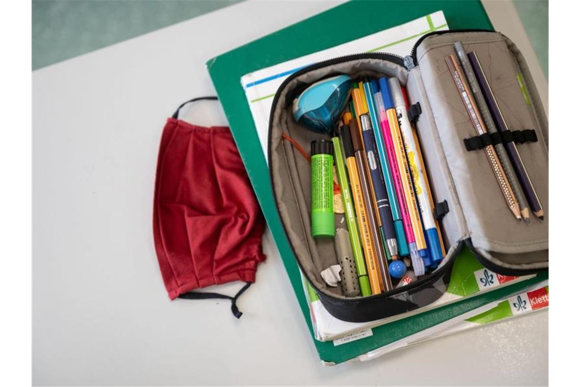 Nach den Weihnachtsferien stellt sich die Frage des Infektionsschutzes an Schulen. Foto: Marijan Murat/dpa/Symbolbild