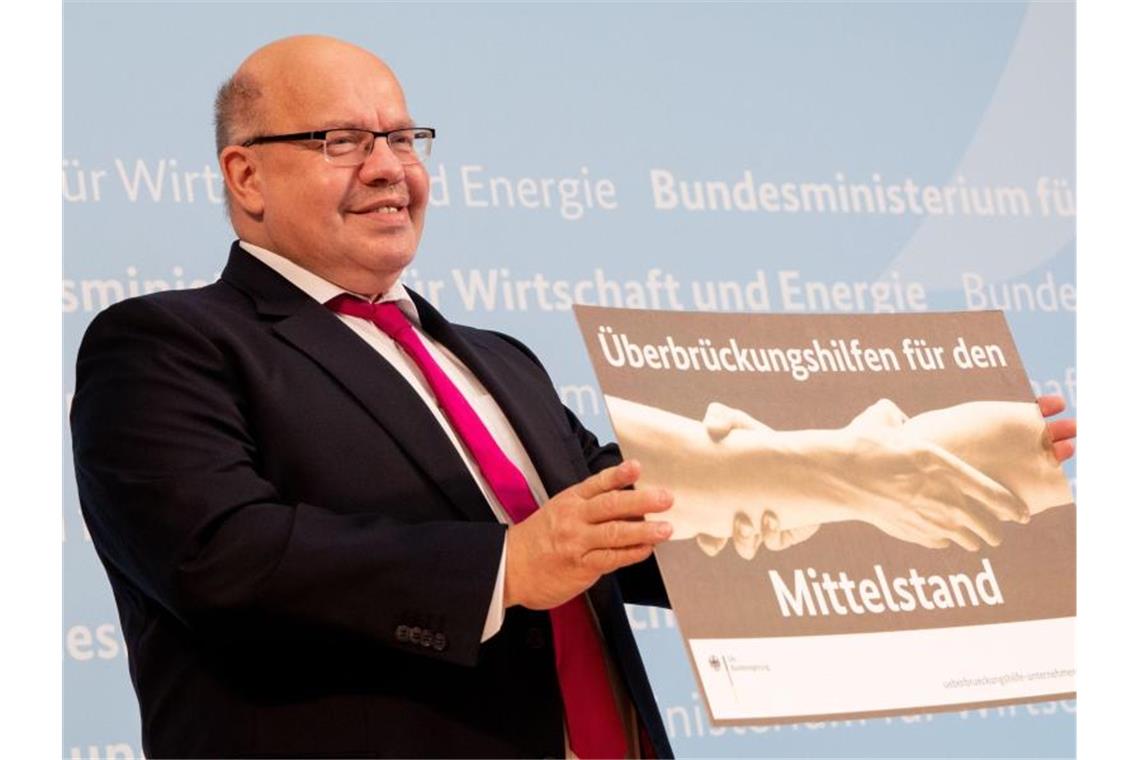 Nach den Worten von Bundeswirtschaftsminister Peter Altmaier soll das Programm vielen Mittelständlern helfen, die Krise zu überstehen. Foto: Lennart Stock/dpa