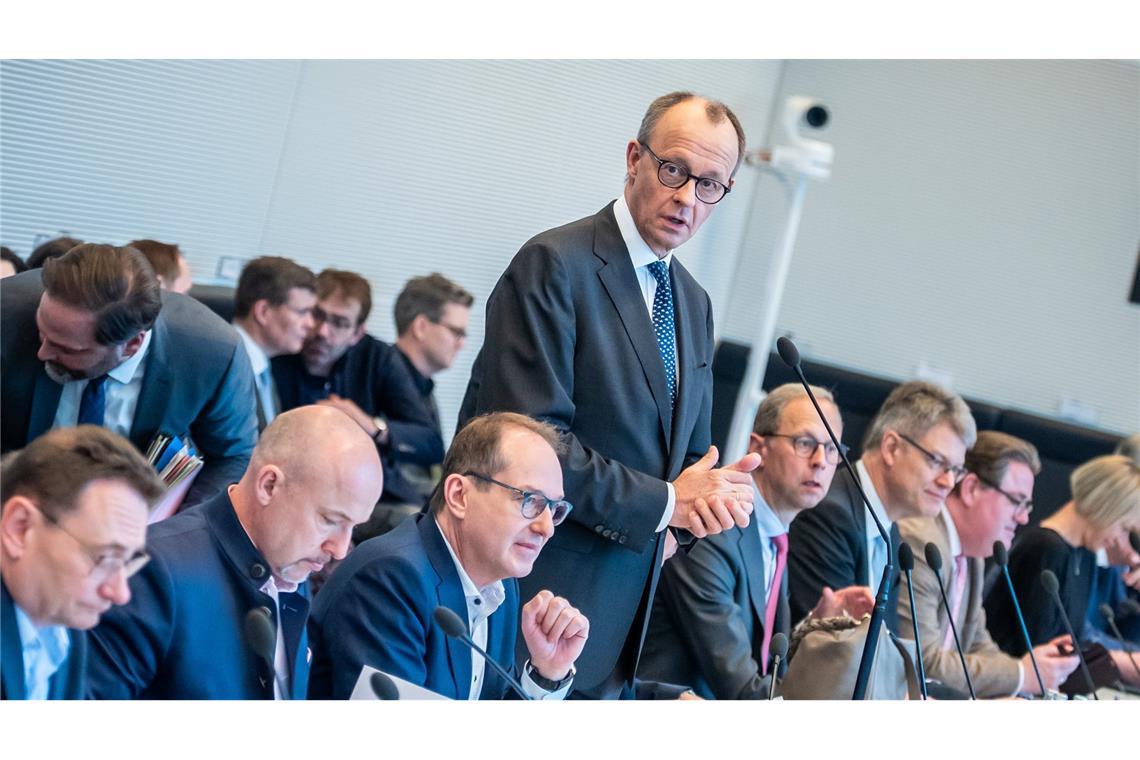 Nach der Einigung von Union, SPD und Grünen liegt nun ein neuer Gesetzentwurf für das geplante Multimilliarden-Finanzpaket vor.