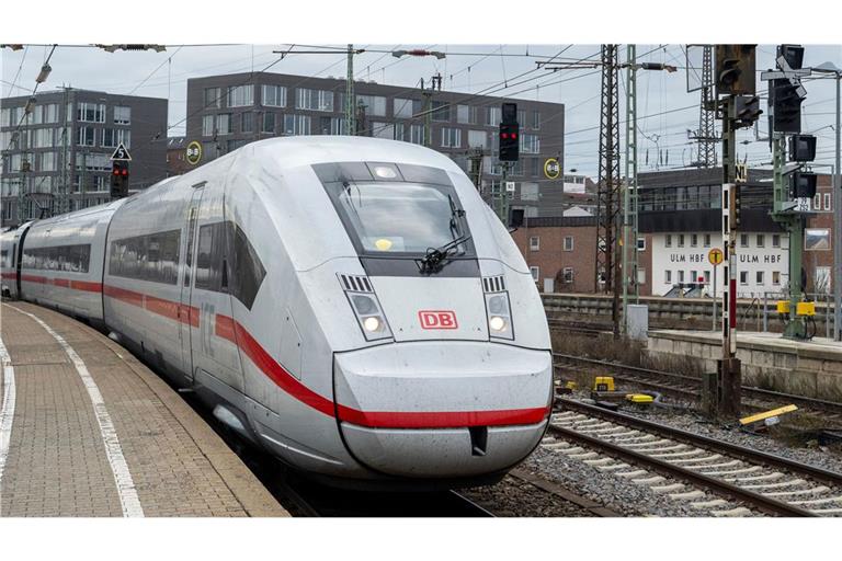 Nach der Evakuierung eines ICE im Ulmer Hauptbahnhof ist klar, was die Räumung des Zuges  ausgelöst hat (Symbolfoto).