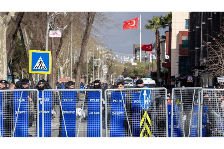 Nach der Festnahme Imamoglus wurden auch Straßen in Istanbul gesperrt.