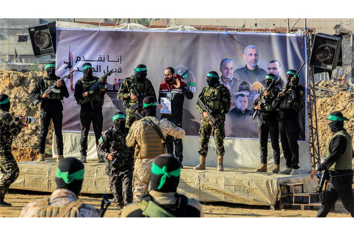Netanjahu reist in die USA - Hält die Waffenruhe in Gaza? Nach der Freilassung drei weiterer Geiseln durch die islamistische Hamas befinden sich noch 79 Entführte in Gaza.