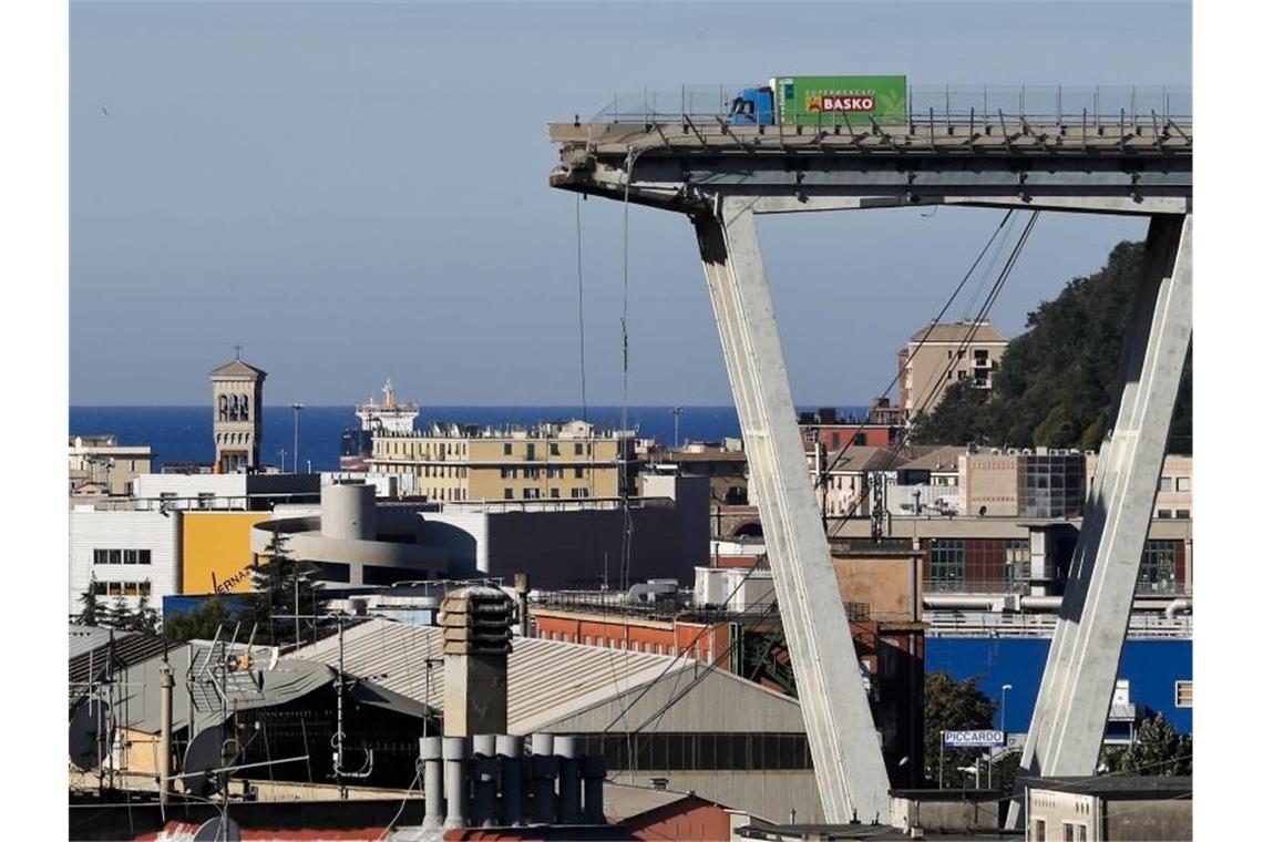 Nach der Genua-Katastrophe vor mehr als einem Jahr hatte die Polizei auch andere Autobahnbrücken aus dem Autostrade-Netz unter die Lupe genommen. Foto: Antonio Calanni/AP/dpa