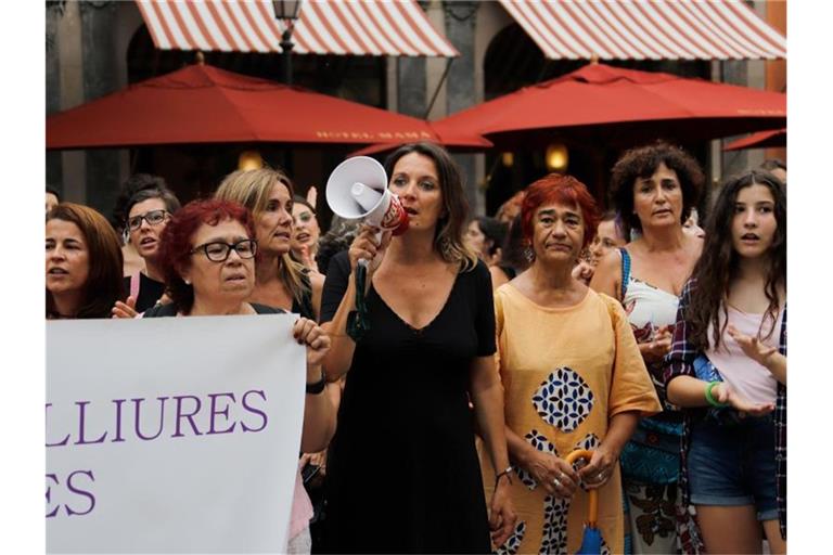 Nach der mutmaßlichen Gruppenvergewaltigung einer Deutschen auf Mallorca protestierten Hunderte gegen sexuelle Gewalt. Foto: Clara Margais