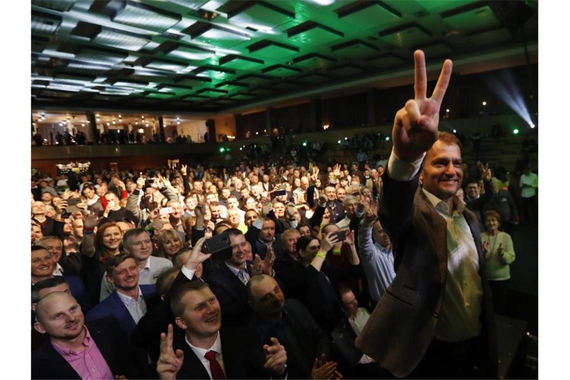 Nach der Parlamentswahl in der Slowakei vom Samstag zeichnet sich ein Erdrutschsieg für die Opposition ab. Die Protestpartei OLaNO des Unternehmers Igor Matovic wird nach einer Nachwahlbefragung im Auftrag des Fernsehsenders „Markiza“ sogar mit Abstand stärkste Kraft. Foto: Petr David Josek/AP/dpa