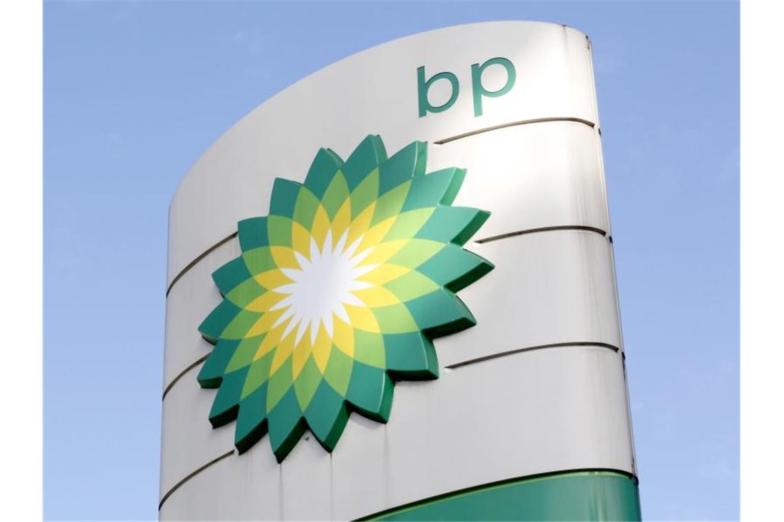 BP trennt sich von Anteilen an Rosneft Nach der russischen Invasion in der Ukraine zieht der britische Ölriese BP Konsequenzen und trennt sich seinen Anteilen am russischen Ölkonzern Rosneft. Foto: Caroline Spiezio/AP/dpa