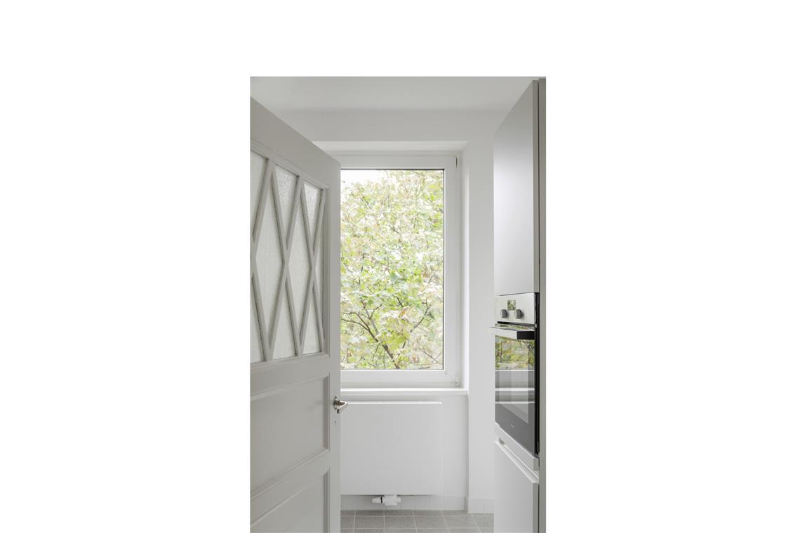 Nach der Sanierung durch das Studio Cross Scale ist das Ergebnis beeindruckend. Schlichtheit und Stringenz zeichnen das Wohnkonzept nun aus.