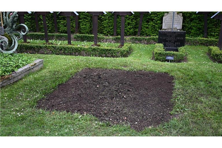 Nach der Schändung noch leer – das Grab von Wolfgang Schäuble wurde jedoch am Dienstag neu bepflanzt.