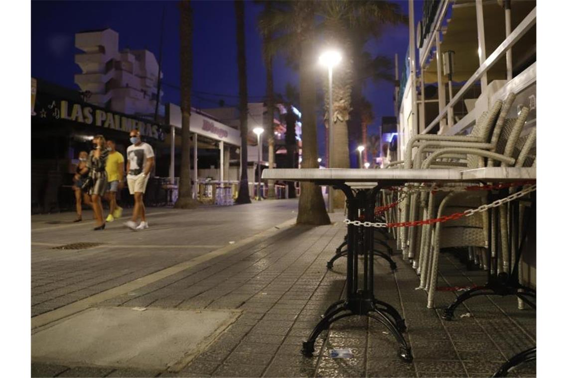 Polizei wacht über Lokalsperren auf Mallorca