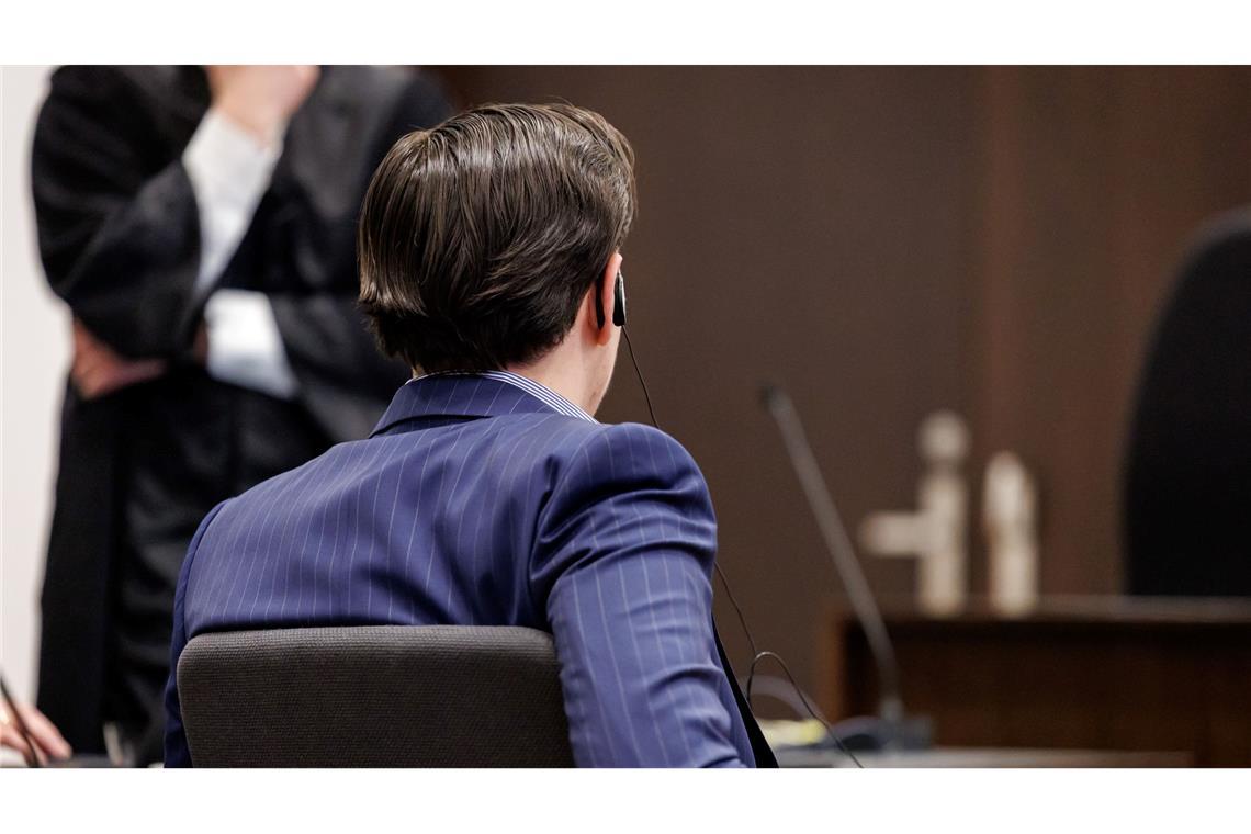 Nach der Tat floh der Angeklagte laut den Ermittlungen mit seinen Begleitern nach Frankreich, wo er sich der Polizei stellte. (Archivbild)