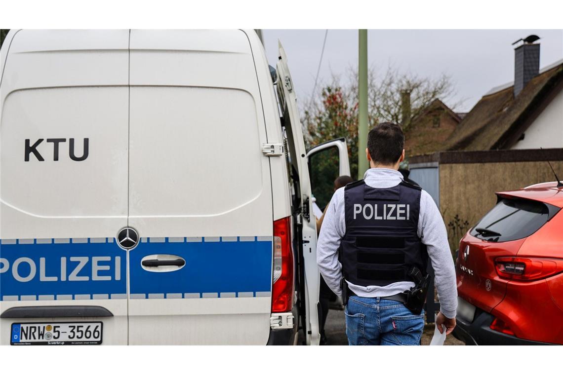 Nach der Tat sicherten Einsatzkräfte Spuren.