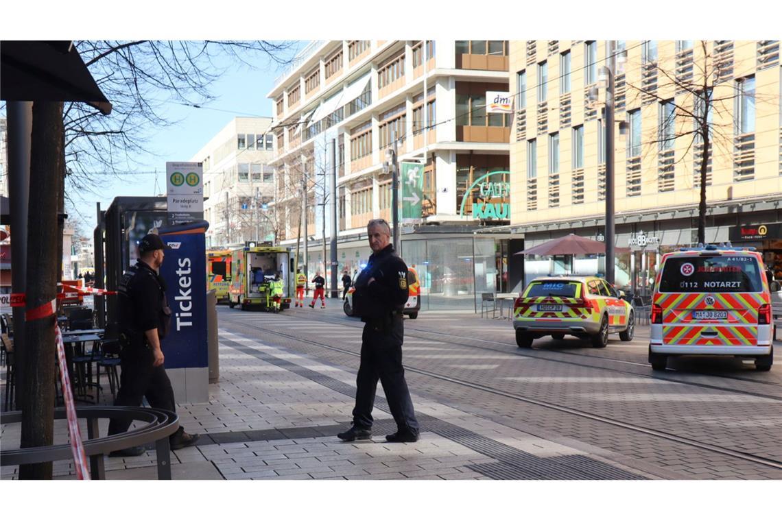 Bericht: Mannheimer Kaufhäuser bleiben geschlossen Nach der Todesfahrt in Mannheim bleiben Kaufhäuser am Dienstag geschlossen.