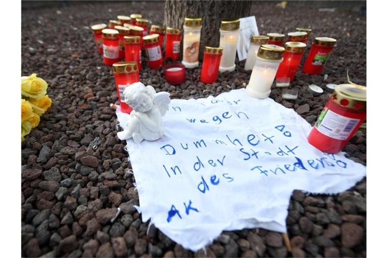 Nach der tödlichen Attacke herrschen in Augsburg Trauer und Entsetzen. Foto: Stefan Puchner/dpa