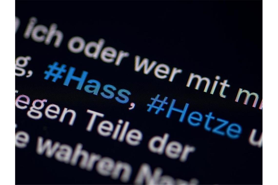 Hundertfache Internet-Hetze nach Tötung von Polizisten Nach der Tötung von zwei Polizisten geht Rheinland-Pfalz gegen Hass und Hetze im Internet vor. Foto: Fabian Sommer/dpa