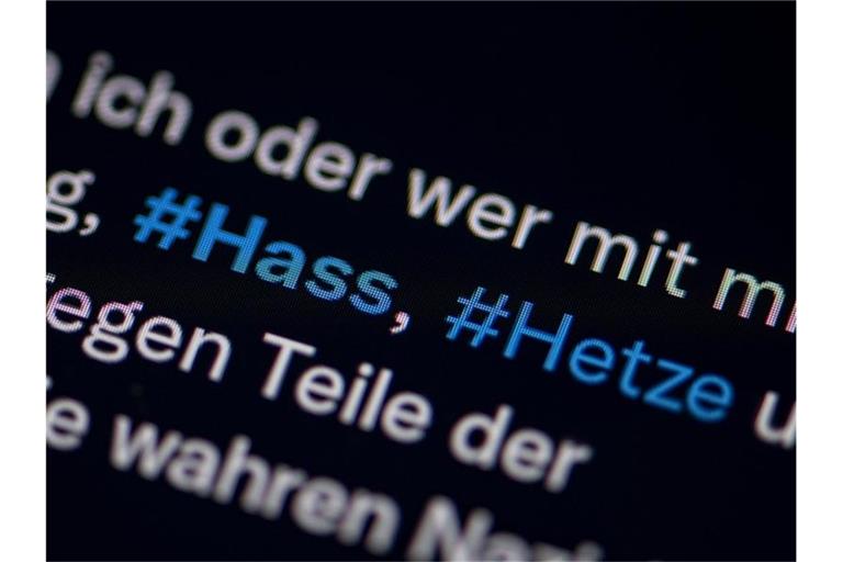 Nach der Tötung von zwei Polizisten geht Rheinland-Pfalz gegen Hass und Hetze im Internet vor. Foto: Fabian Sommer/dpa