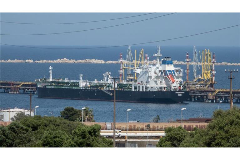 Sanktionen: Lukoil will ausländische Beteiligungen loswerden Nach der Verhängung US-amerikanischer Sanktionen will der russische Ölriese Lukoil sich von seinen ausländischen Beteiligungen trennen. (Archivbild)