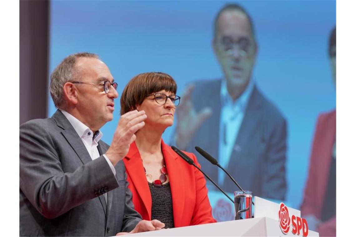 Nach der Wahl: Die neuen SPD-Vorsitzenden Norbert Walter-Borjans und Saskia Esken wollen die Partei nach links führen. Foto: Kay Nietfeld/dpa