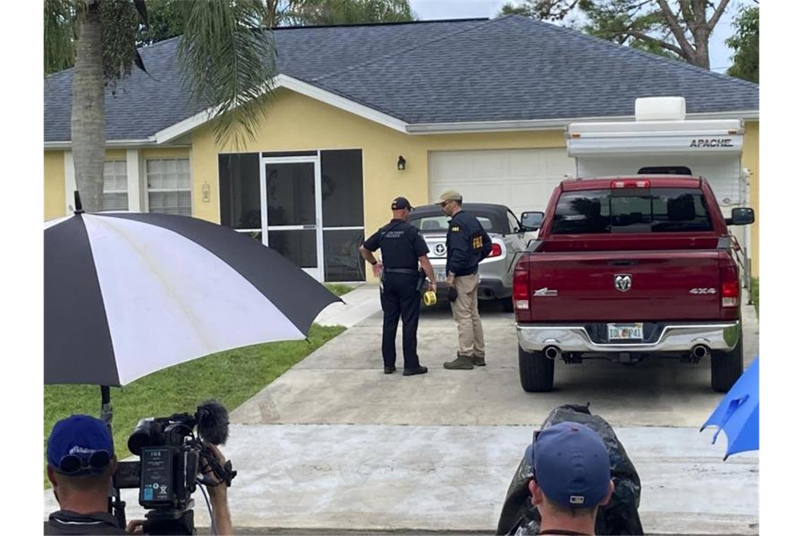 Nach der weitgehenden Gewissheit, dass die 22-jährige Gabby Petito tot ist, nehmen die US-Behörden verstärkt ihren verschwundenen Freund ins Visier und durchsuchen das Haus seiner Eltern in Florida. Foto: Curt Anderson/AP/dpa
