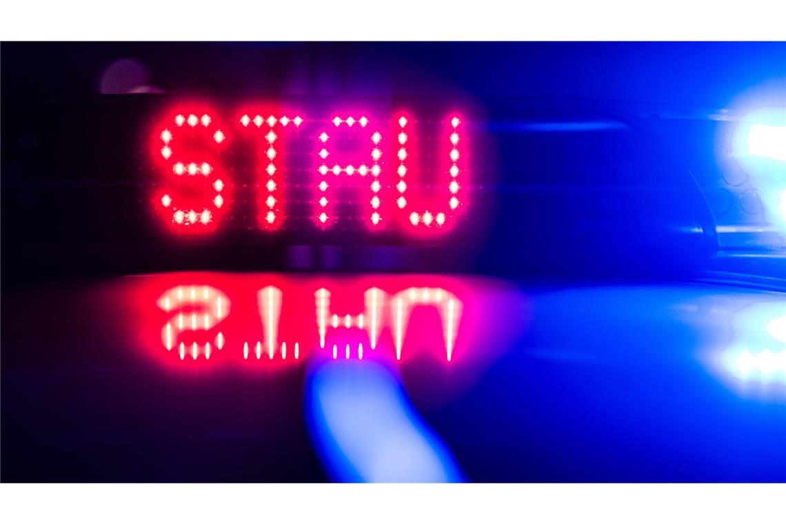 Massiver Stau Richtung Stuttgart nach Unfall auf B27