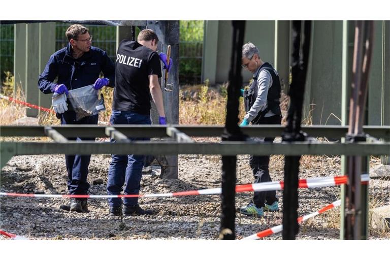 Nach einem großflächigen Stromausfall in Reutlingen sicherte die Polizei Spuren.