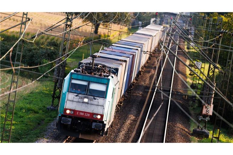 Nach einem Kabelbrand am Rastatter Bahnhof war eine Strecke der Rheintalbahn zeitweise gesperrt. (Archivfoto)