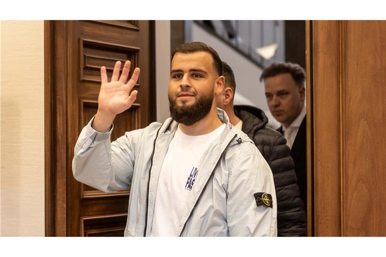 Nach einem milden Urteil im Strafprozess muss der Rapper nun noch in Ordnungshaft (Archivbild)
