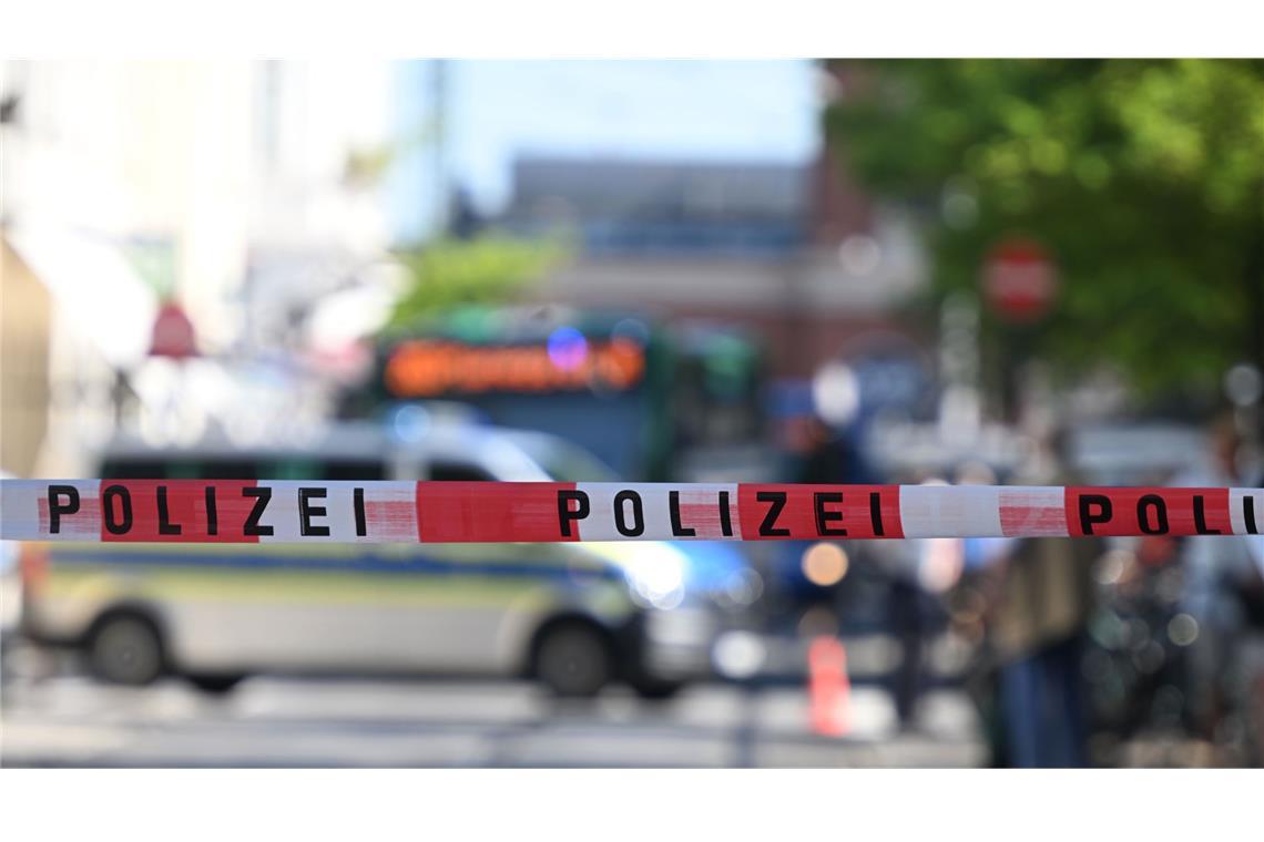 Angreifer muss nach Messerattacke auf Muslime in Psychiatrie Nach einem mutmaßlich aus Hass auf Muslime motivierten Messerangriff mit zwei Verletzten in München hoffen Ermittler auf neue Erkenntnisse durch eine Nachstellung der Tat.