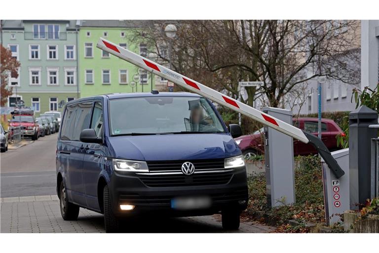 Nach einem rund einstündigen Haftprüfungstermin teilte die Staatsanwaltschaft mit, dass der Haftbefehl bestätigt wurde.