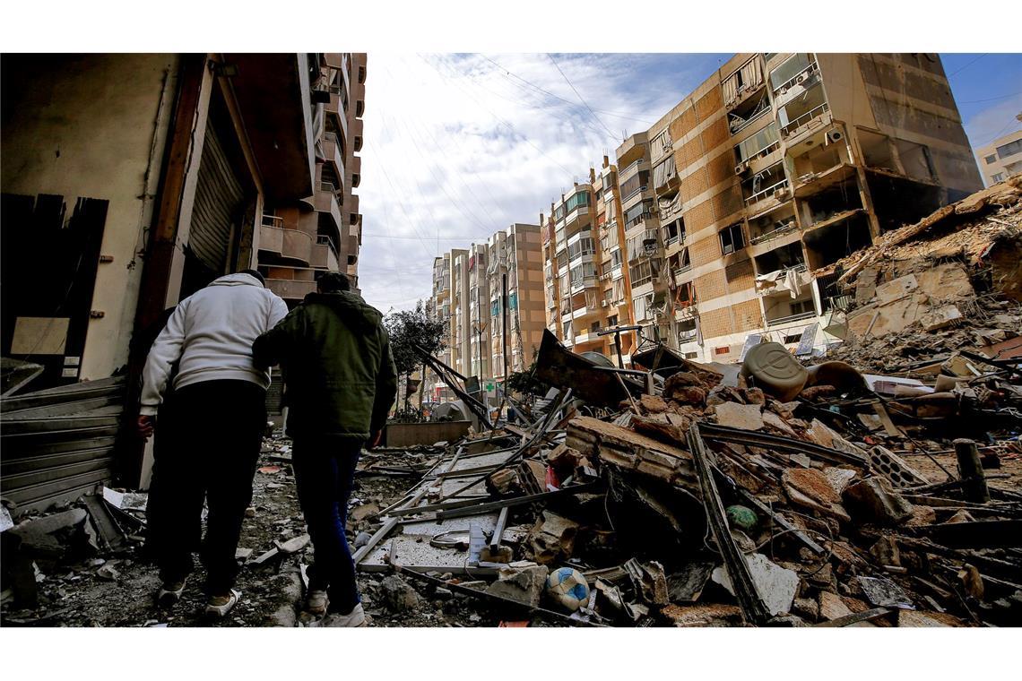 Nach einem schweren israelischen Luftangriff auf einen südlichen Vorort von Beirut liegen überall Trümmer. (Archivfoto)